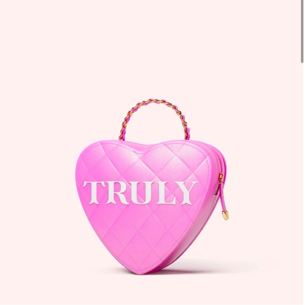 ❤️NWT! Truly Beauty Quilted Heart Handbag❤️